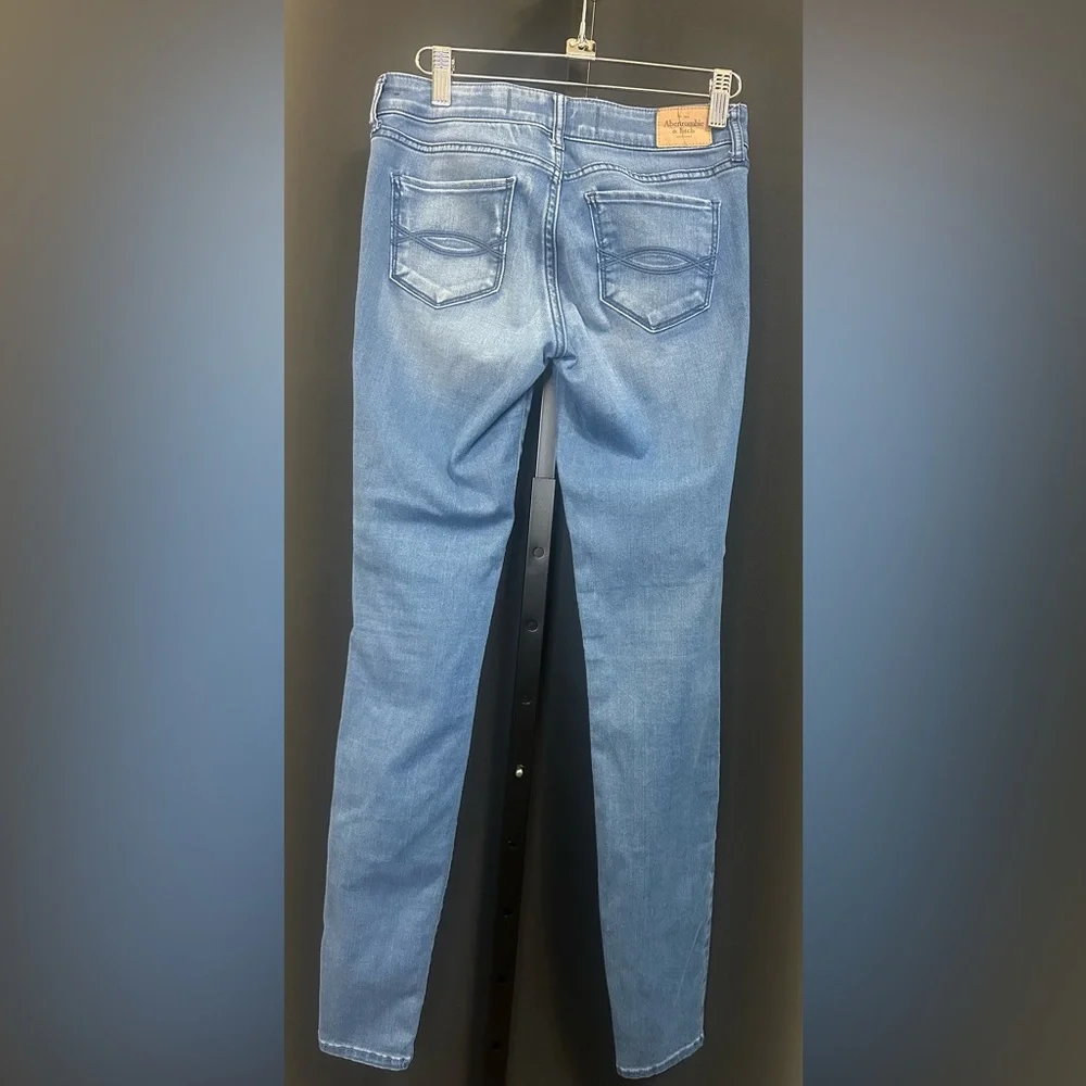 041 - Abercrombie & Fitch Size 2L or‎ 26L